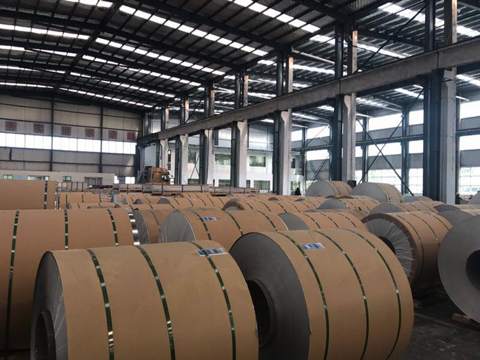 鋁卷發(fā)貨中