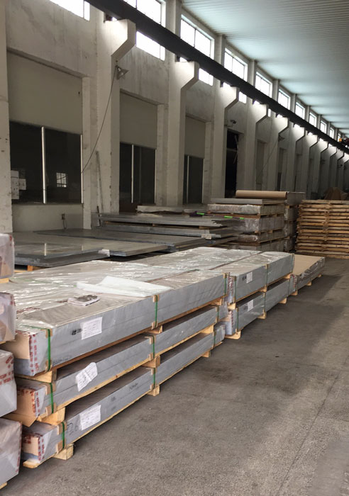 中厚鋁板整件待發(fā)